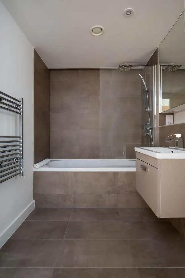 No. 5 Warriston, Canonmills Luxury Apartment Edinburgh 0*,