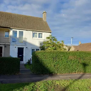 White House In Edinburgh, 2 Bedroom Good Location Apartment